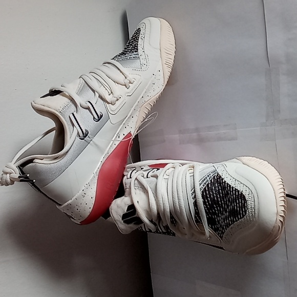 Reebok - Picture 2 of 8